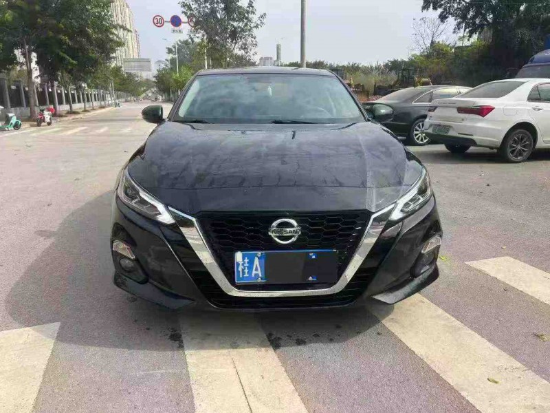 南宁21年日产天籁1