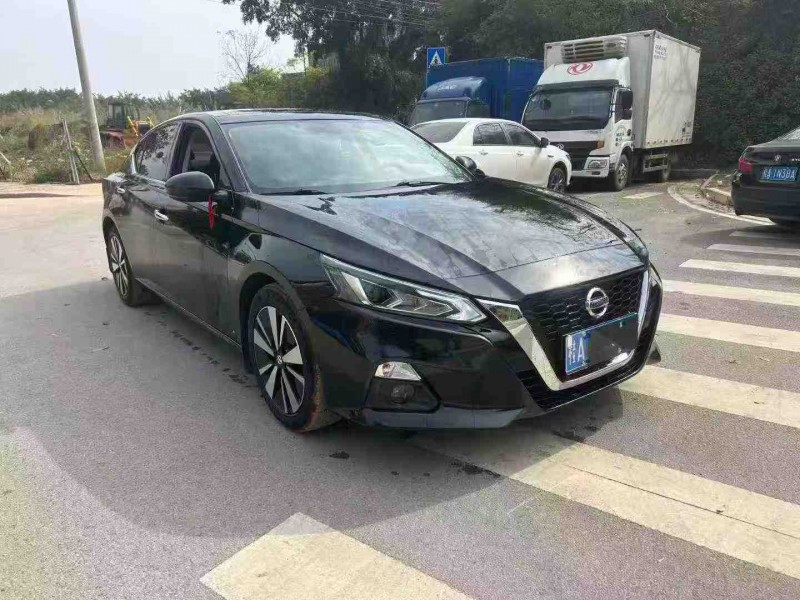 南宁21年日产天籁3