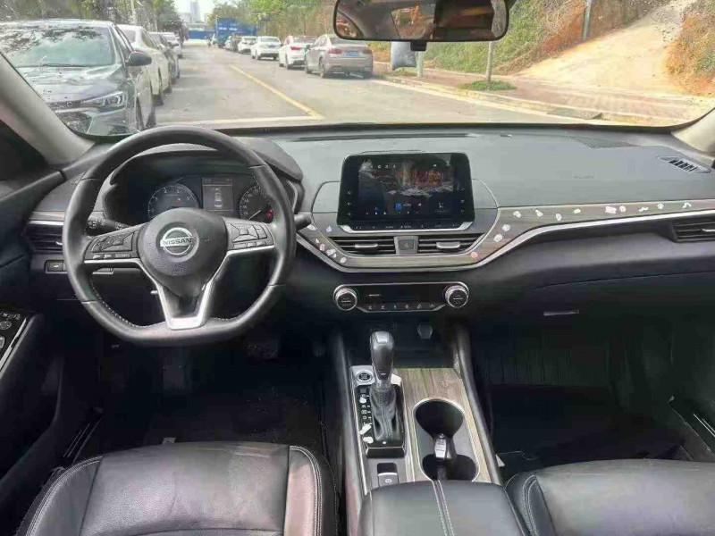 南宁21年日产天籁5