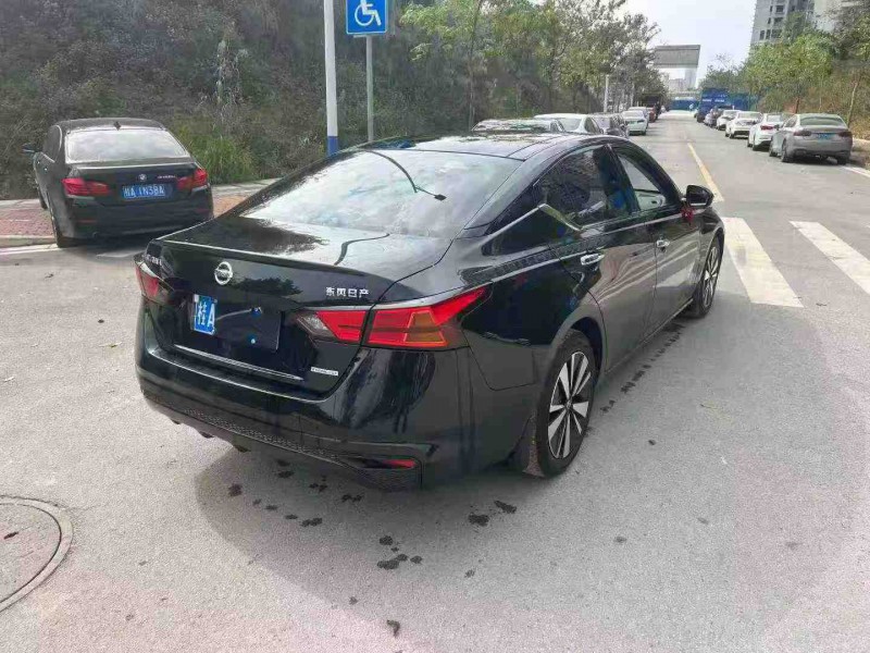 南宁21年日产天籁8