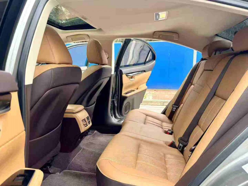 南宁16年雷克萨斯ES6