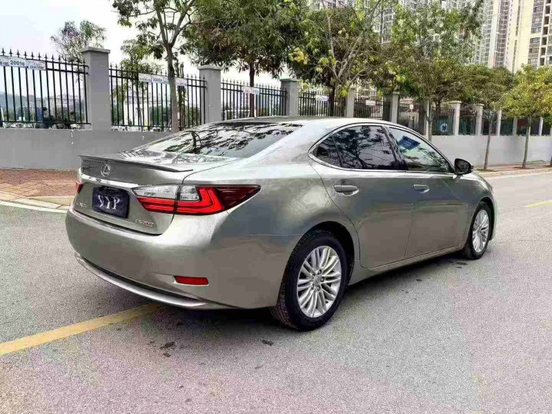 南宁16年雷克萨斯ES7