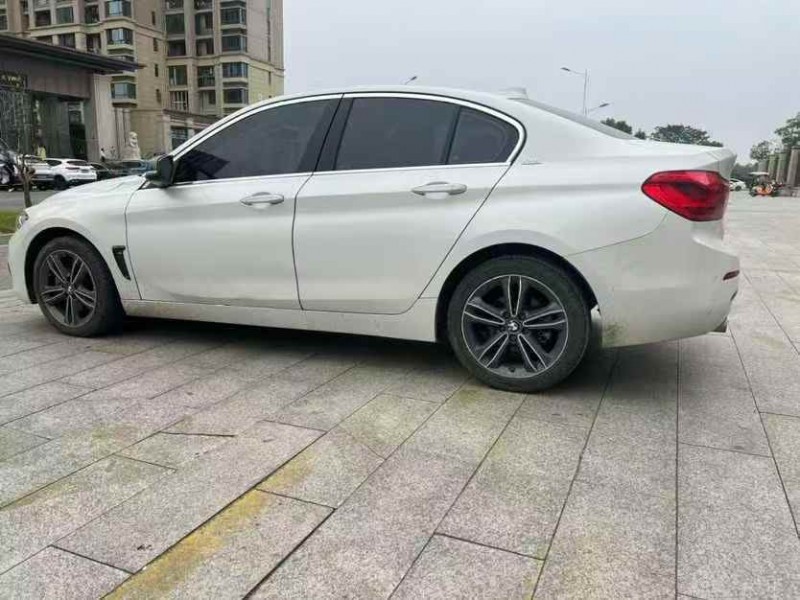 吉安18年宝马1系8