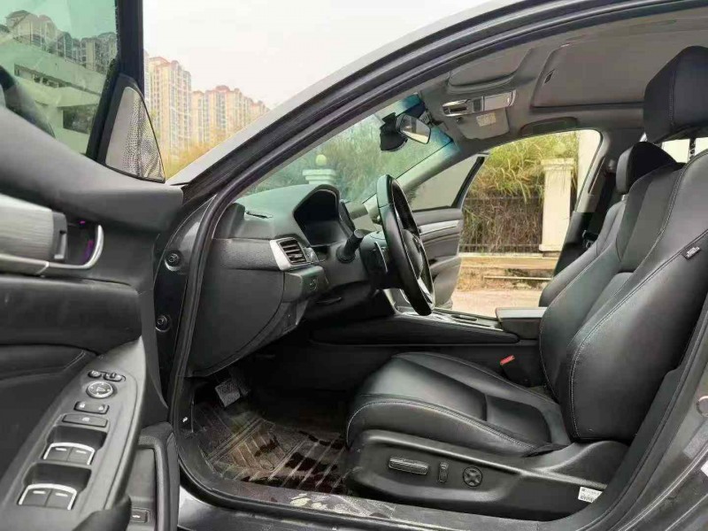 南宁23年本田雅阁4