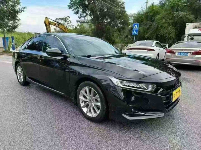 南宁22年本田雅阁3