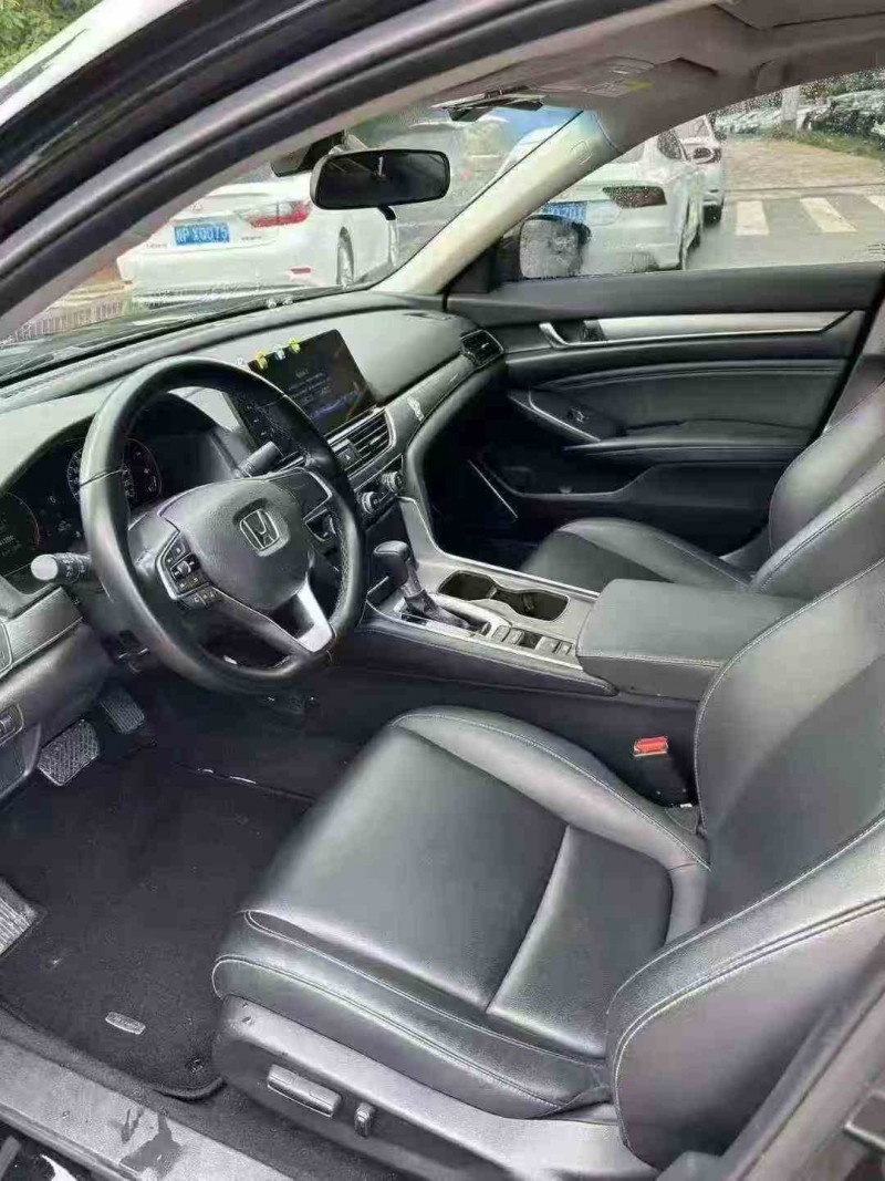 南宁22年本田雅阁4