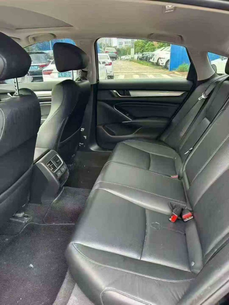 南宁22年本田雅阁6