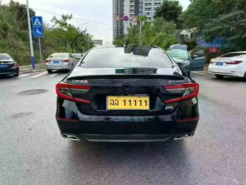 南宁22年本田雅阁9