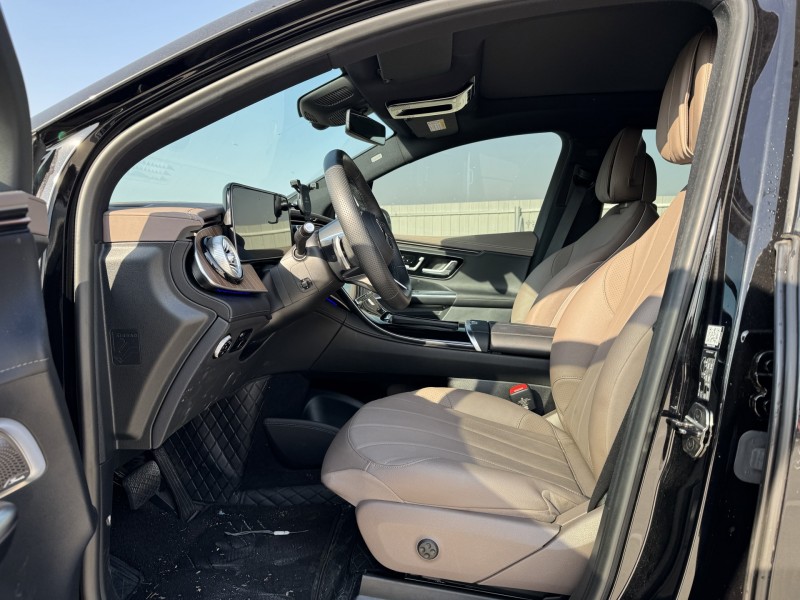 新乡25年奔驰EQE4