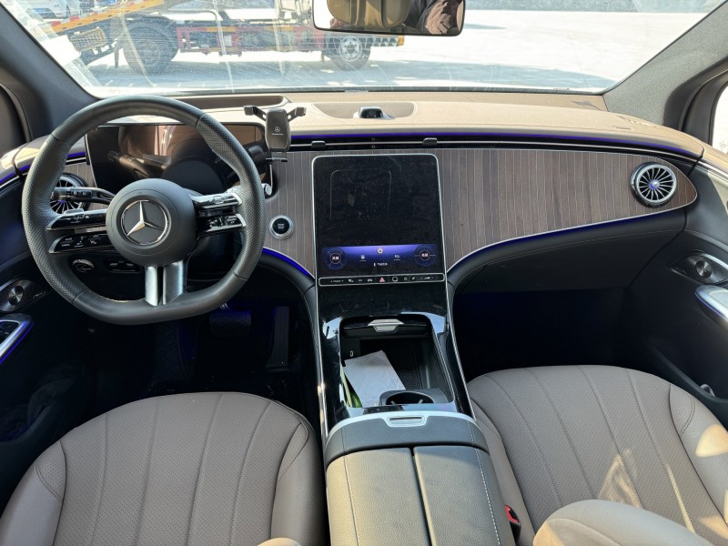 新乡25年奔驰EQE5