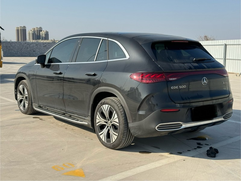 新乡25年奔驰EQE7
