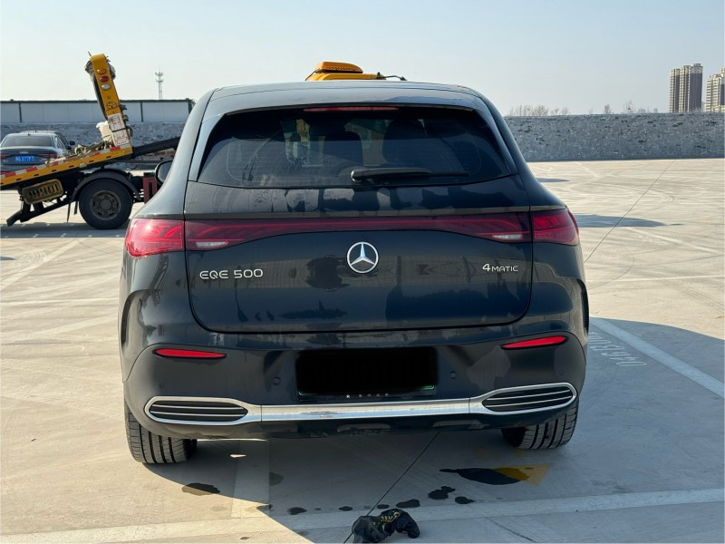 新乡25年奔驰EQE8