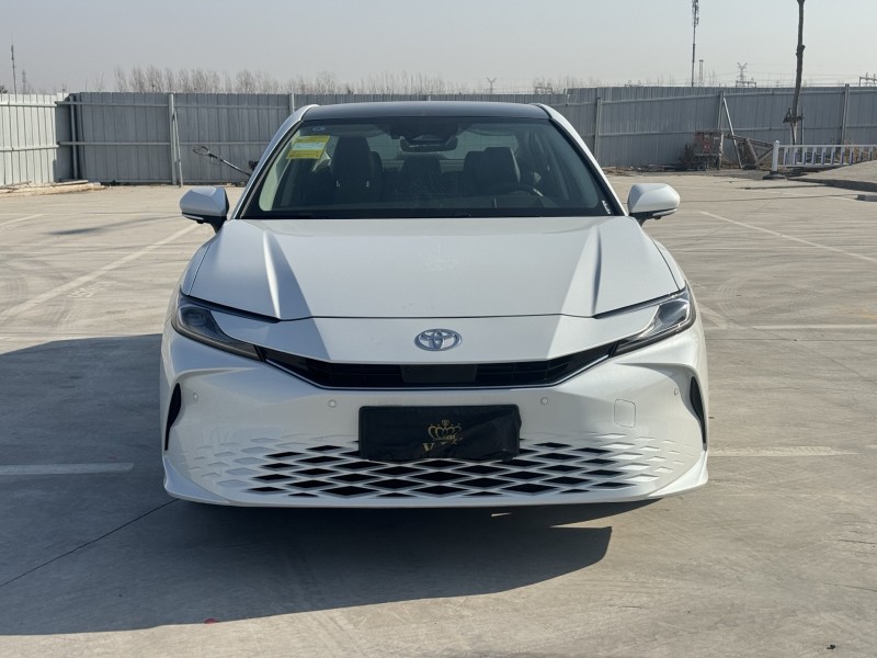 新乡26年丰田凯美瑞1