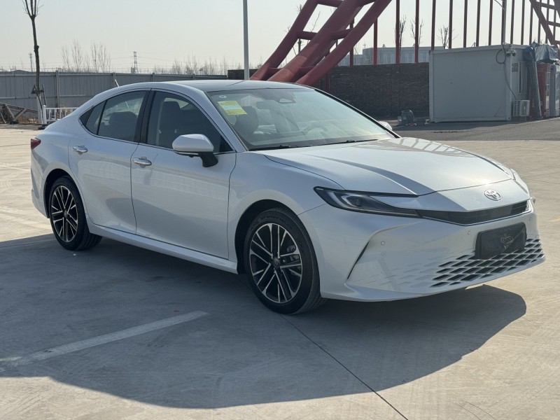 新乡26年丰田凯美瑞3