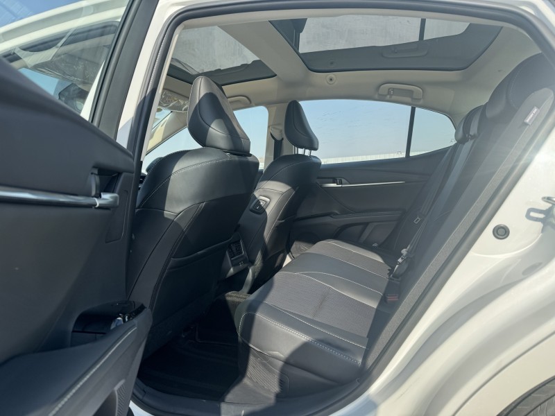 新乡26年丰田凯美瑞6