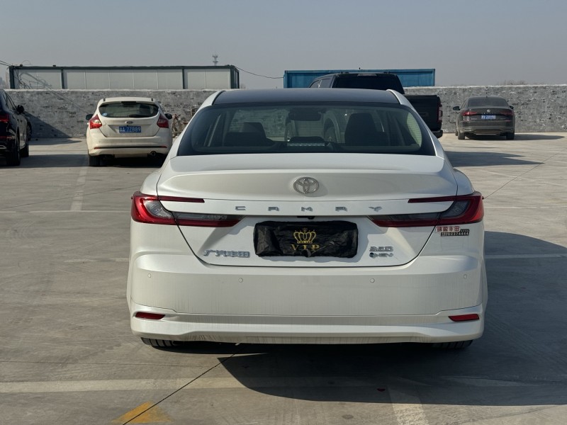 新乡26年丰田凯美瑞8