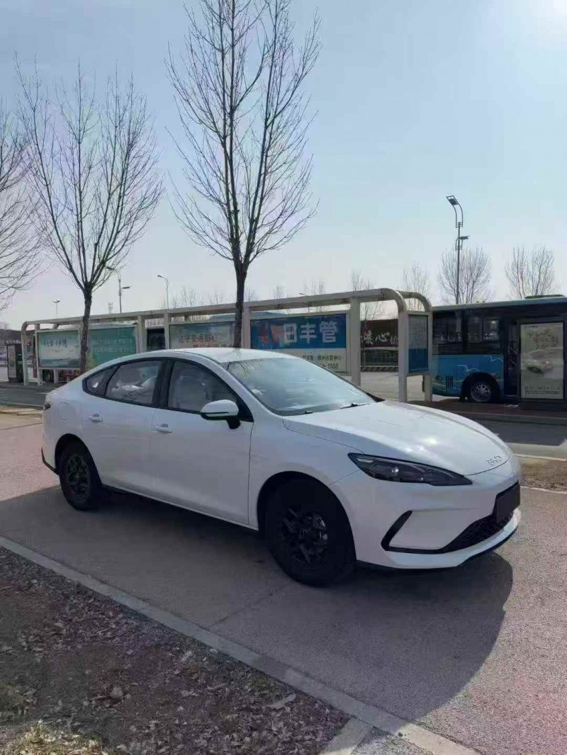 济宁25年比亚迪海豹2