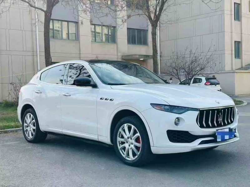 济宁18年玛莎拉蒂Levante2