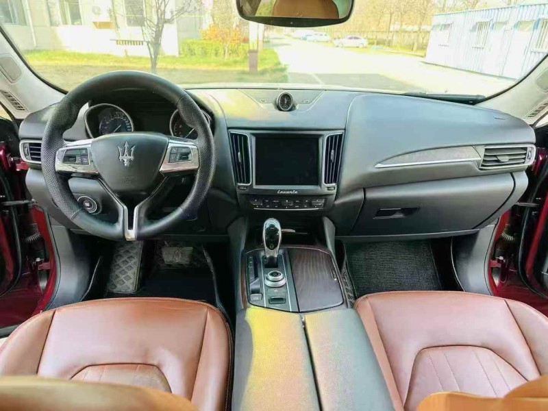 济宁18年玛莎拉蒂Levante4