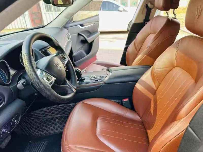 济宁18年玛莎拉蒂Levante5