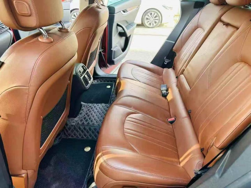 济宁18年玛莎拉蒂Levante6