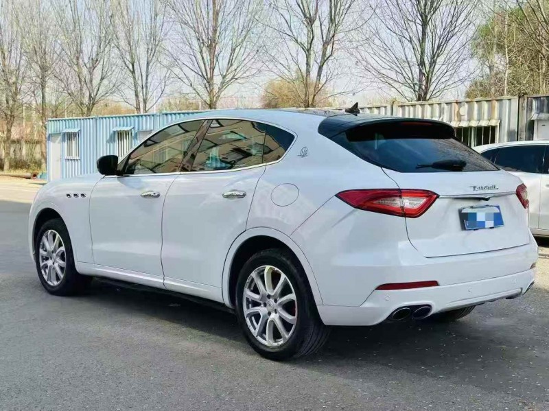 济宁18年玛莎拉蒂Levante7