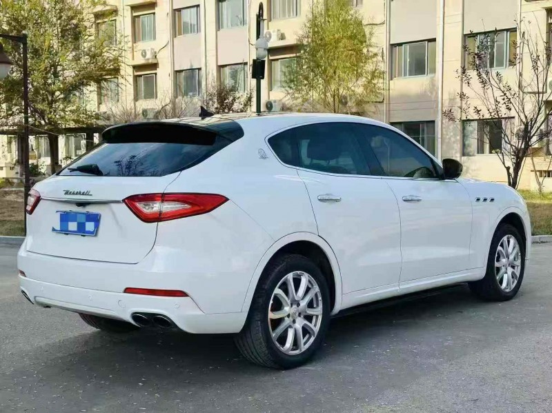 济宁18年玛莎拉蒂Levante9