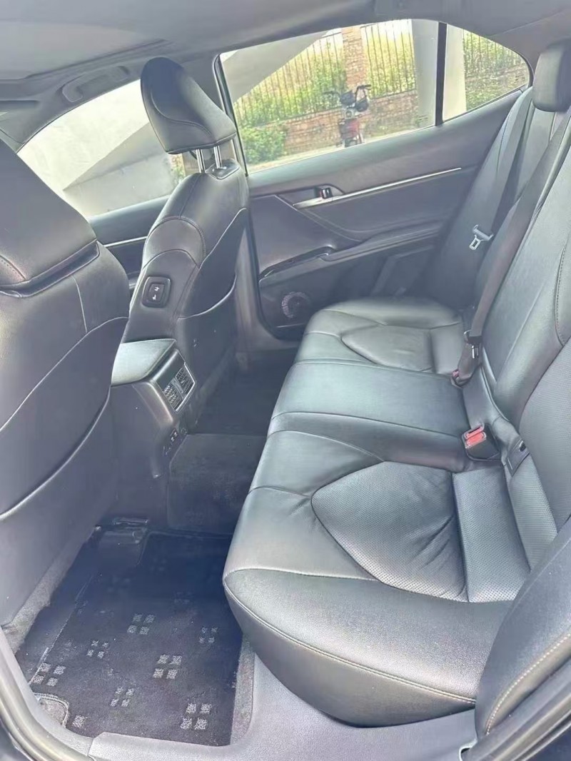 广州22年丰田凯美瑞8