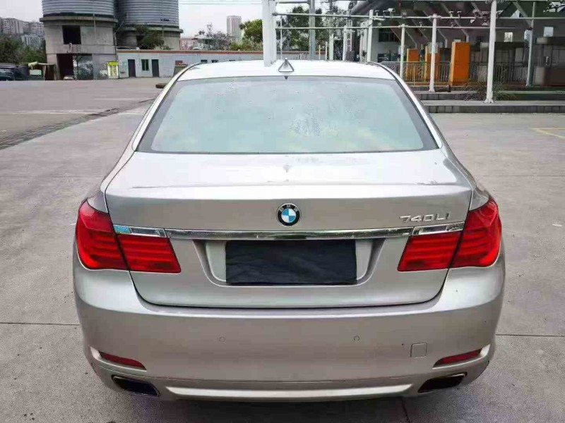 重庆12年宝马7系8