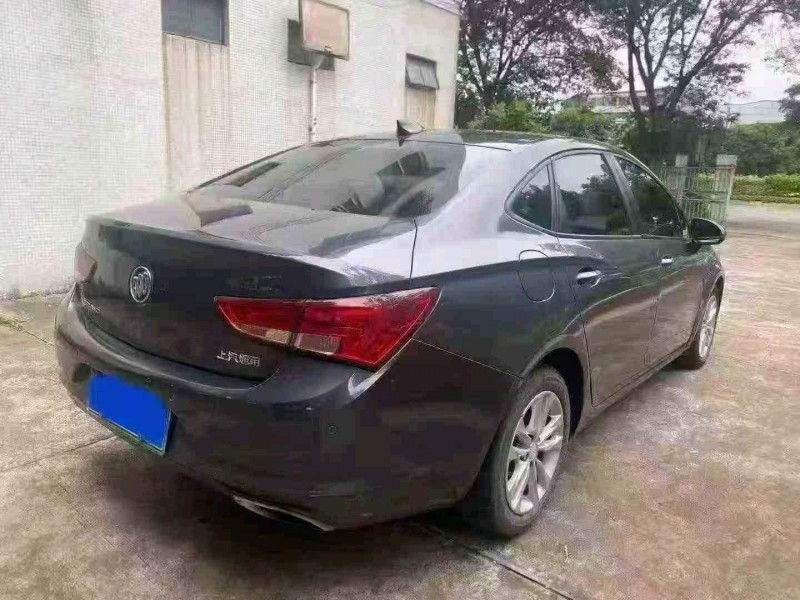 汕头18年别克威朗8