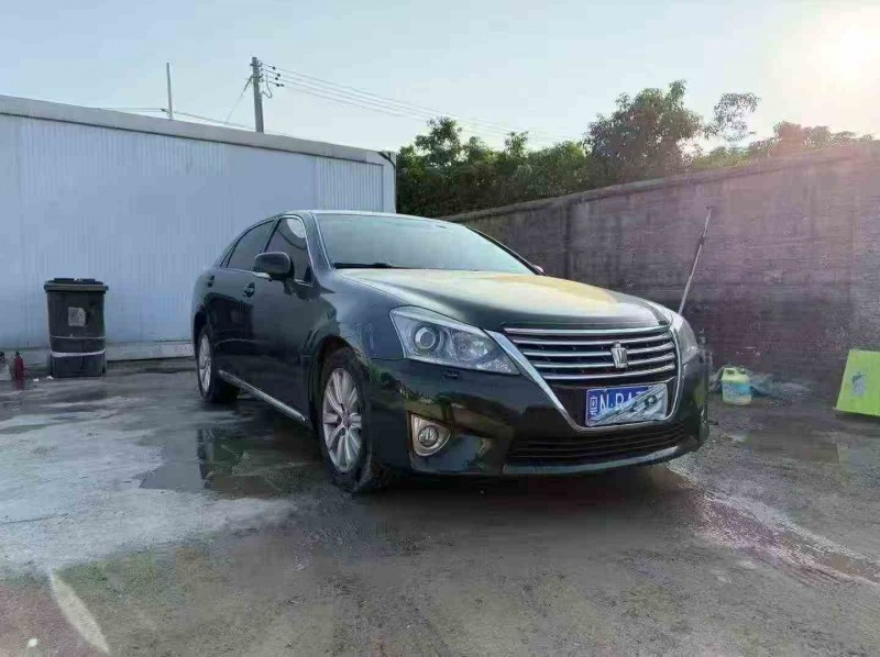 佛山13年丰田皇冠3