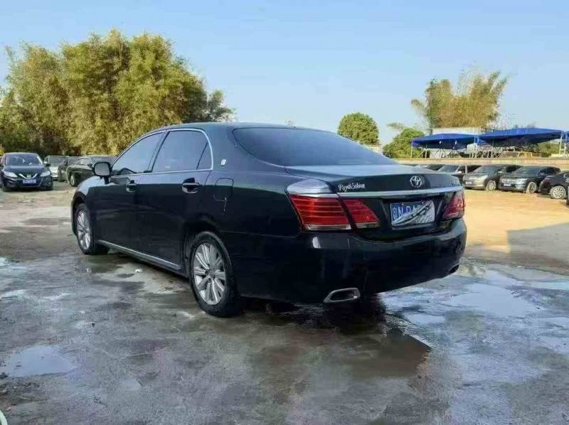 佛山13年丰田皇冠6