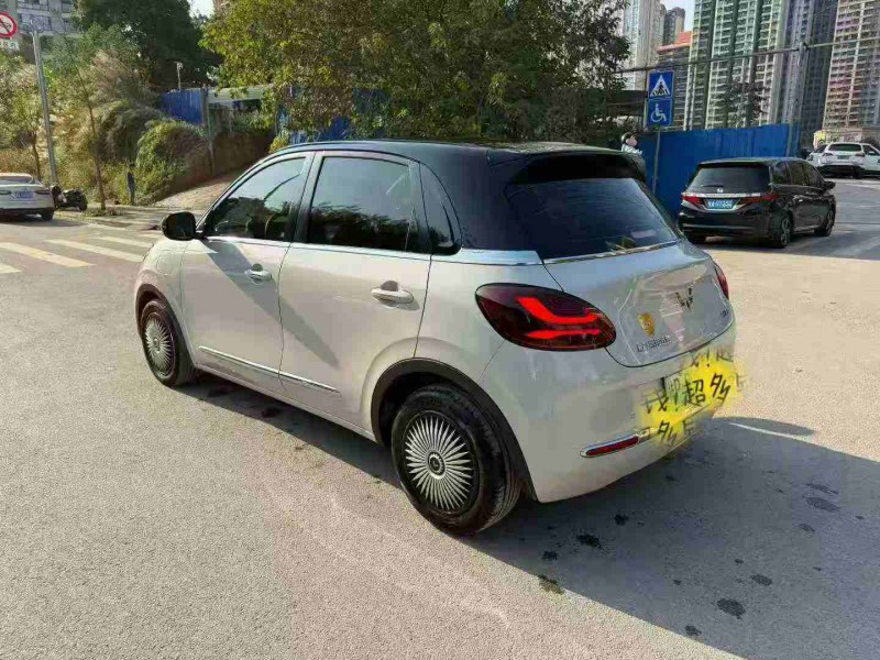 南宁25年五菱汽车缤果8