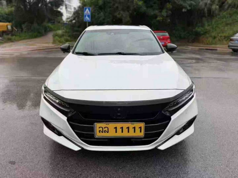 南宁22年本田雅阁1