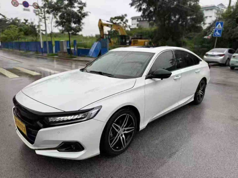 南宁22年本田雅阁3