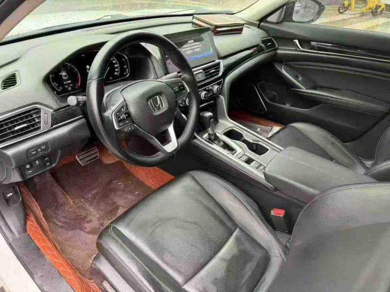 南宁22年本田雅阁4