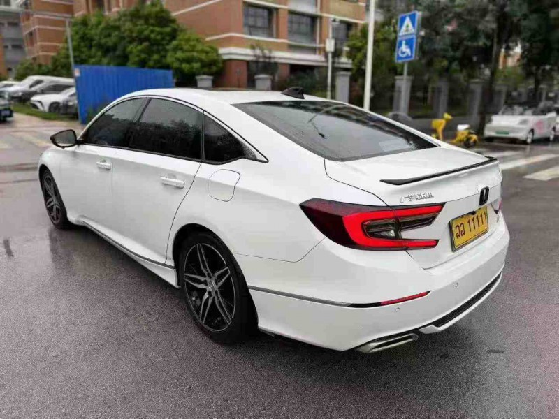 南宁22年本田雅阁7