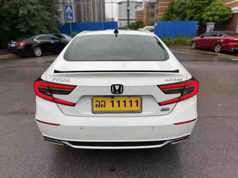 南宁22年本田雅阁9