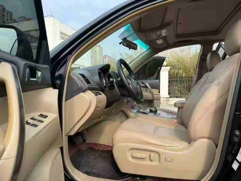 南宁14年丰田汉兰达4