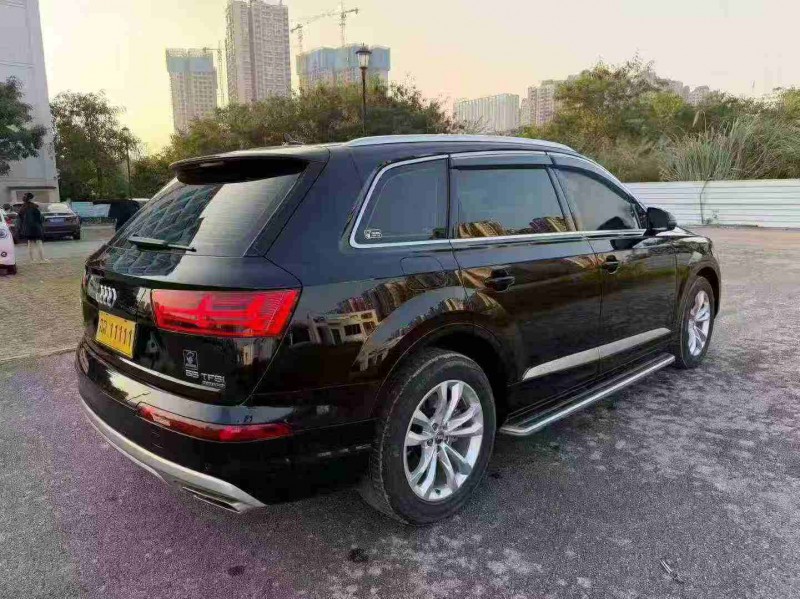 南宁19年奥迪Q78