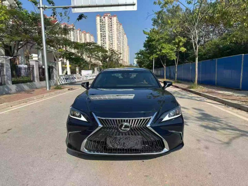 南宁21年雷克萨斯ES1