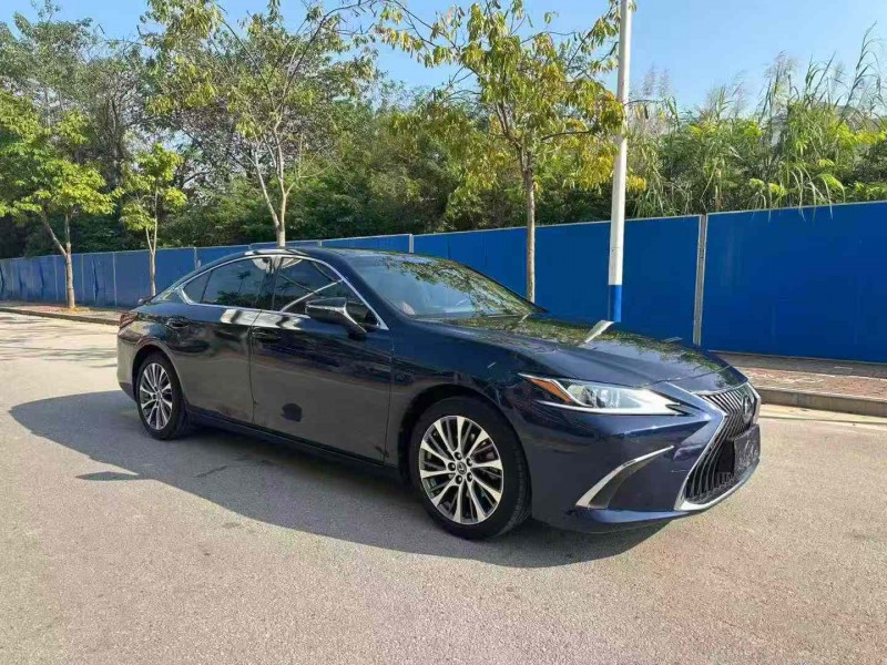 南宁21年雷克萨斯ES3