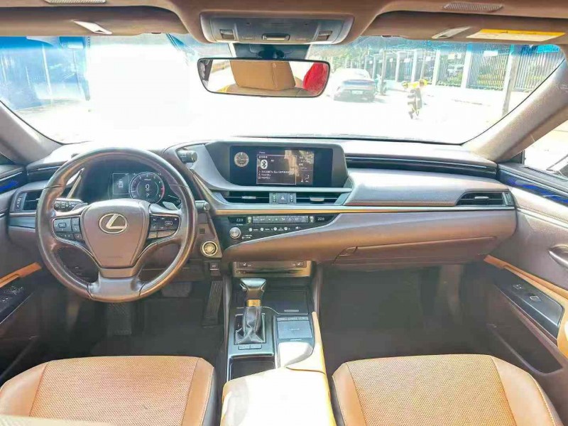 南宁21年雷克萨斯ES5