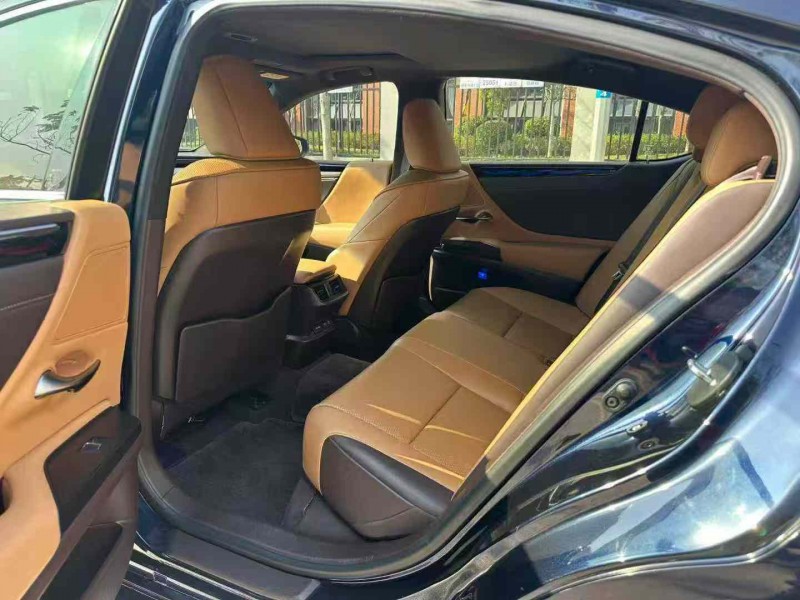 南宁21年雷克萨斯ES6