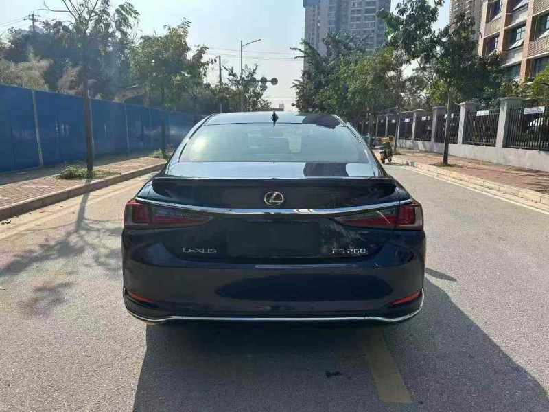 南宁21年雷克萨斯ES9