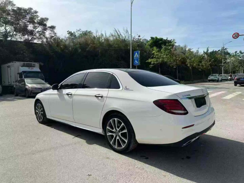 南宁18年奔驰E8