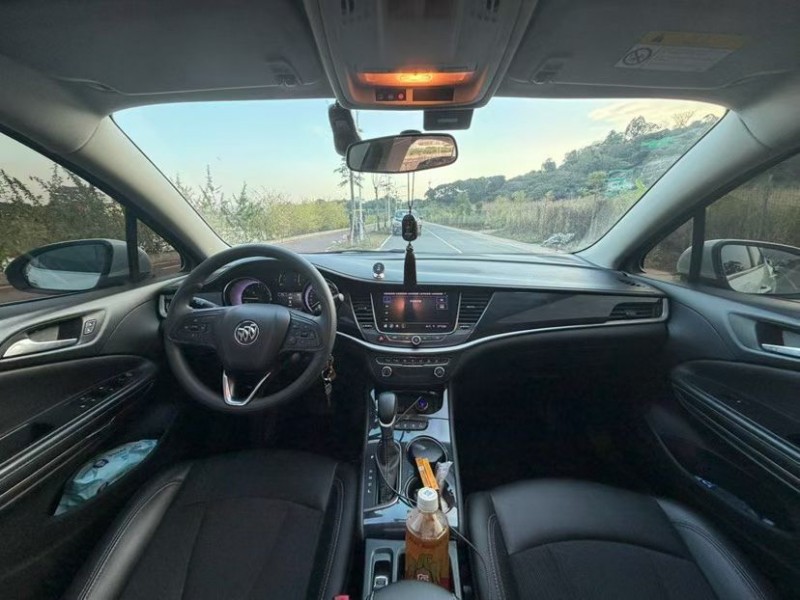 东莞19年别克威朗4