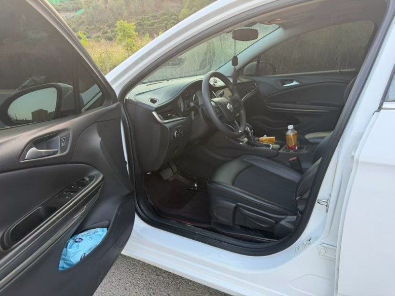 东莞19年别克威朗5