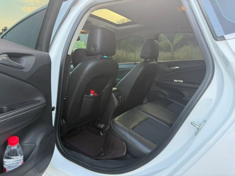 东莞19年别克威朗6