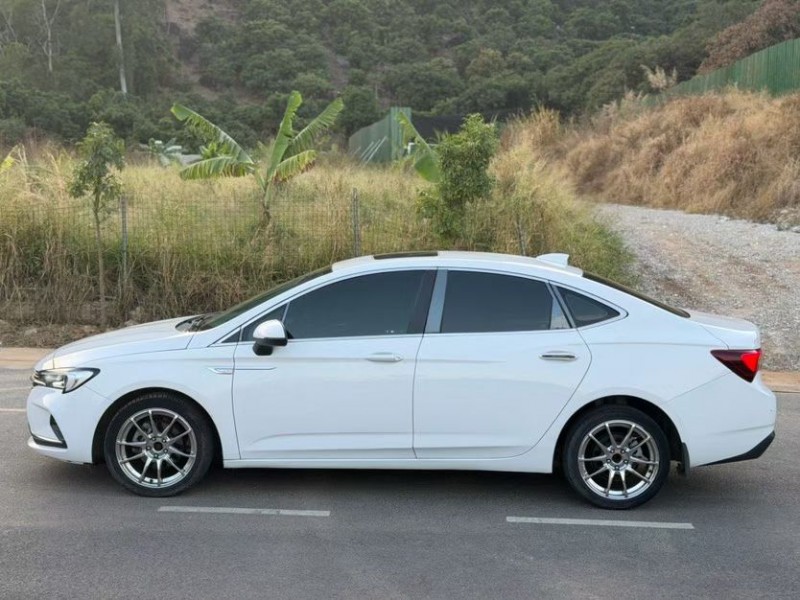 东莞19年别克威朗7